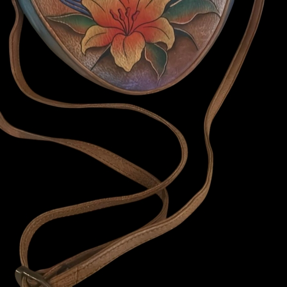 Anuschka Hand Painted Leather Heart Shaped Cross Body Bag in Peacock Lily - Picture 4 of 5